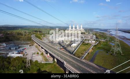 Aus der Vogelperspektive auf Connas Quay Power Station neben der Flintshire Bridge Stockfoto