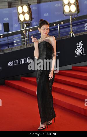 Chrissie Chau Sau-na, eine Schauspielerin aus Hongkong, posiert ein Foto bei der 44. Hong Kong Film Awards – Nominations Red Carpet Ceremony am 19. April 2026 in Hongkong. (Foto von Kobe Li/Nexpher Images) Stockfoto