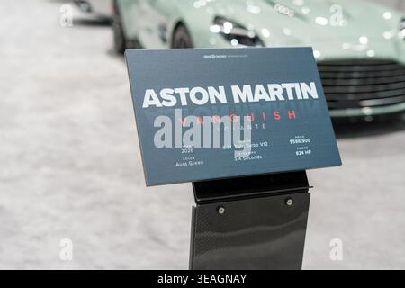 Chicago, IL, USA – 08. Februar 2026: Das Spezifikationsschild Aston Martin Vanquish Volante wird auf der Chicago Auto Show ausgestellt. Stockfoto