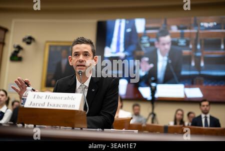 Washington, Vereinigte Staaten Von Amerika. April 2026. Washington, Vereinigte Staaten von Amerika. April 2026. NASA-Administrator Jared Isaacman antwortet auf eine Frage während einer Anhörung des House Committee on Science, Space, and Technology zum Budget des Haushaltsjahres 2027 im Rayburn House Office Building am 22. April 2026 in Washington, DCCredit: Joel Kowsky/NASA/Alamy Live News Stockfoto
