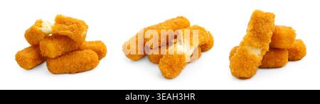 Köstliche gebratene Käsestäbchen isoliert auf weiß, Set Stockfoto
