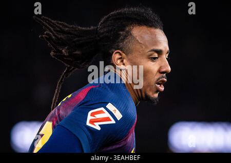 Barcelona, Espagne. April 2026. Jules KOUNDE aus Barcelona während des spanischen Meisterschaftsspiels der LaLiga zwischen FC Barcelona und RC Celta am 22. April 2026 im Camp Nou Stadion in Barcelona, Spanien - Foto Joma Garcia/Matthieu Mirville/DPPI Credit: DPPI Media/Alamy Live News Stockfoto