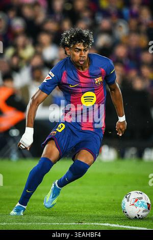 Barcelona, Espagne. April 2026. Lamine YAMAL von Barcelona während des spanischen Meisterschaftsspiels der LaLiga zwischen dem FC Barcelona und dem RC Celta am 22. April 2026 im Camp Nou Stadion in Barcelona, Spanien - Foto Sergio Ros/Matthieu Mirville/DPPI Credit: DPPI Media/Alamy Live News Stockfoto