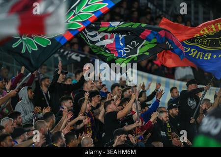 Barcelona, Esp. April 2026. FC BARCELONA gegen RC CELTA 22. April 2026 Fans des FC Barcelona während des Spiels zwischen dem FC Barcelona und Celta de Vigo, das dem 30. Tag der La Liga EA Sports im Spotify Camp Nou in Barcelona entspricht. Quelle: Rosdemora/Alamy Live News Stockfoto