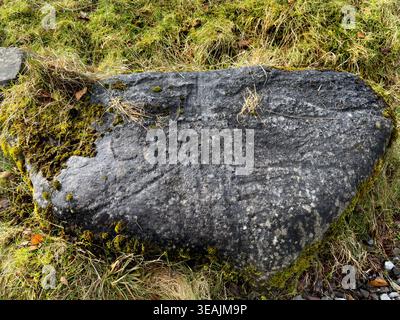 Interessanter Big Stone Hintergrund mit vielen Linien, Irland, Stockfoto