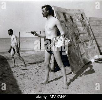 Edvard Munch am Strand von Warnemünde um 1907/8 Edward Munch (12. Dezember 1863 – 23. Januar 1944) war ein bedeutender norwegischer Modernist Stockfoto