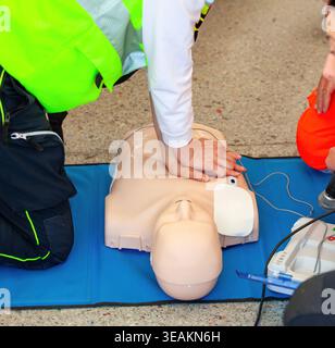 Erste-Hilfe-Kurs, Reanimation, Defibrillator, erste-Hilfe-Kurse Stockfoto