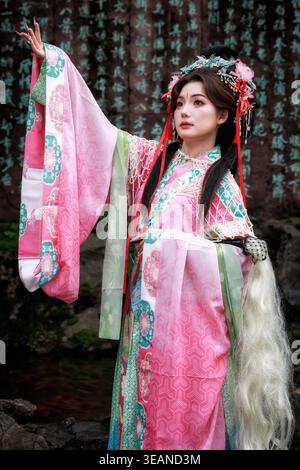Chinesin in kaiserlicher Kleidung, Chongqing, China Stockfoto