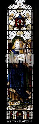 Buntglasfenster mit St. Cecilia, Schutzpatronin der Musik, Musiker und Dichter. St. James Church, Kinnersley, Großbritannien Stockfoto