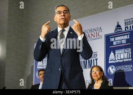 Der kalifornische Staatsanwalt Xavier Becerra spricht am 15. März 2024 auf dem California Hispanic Chamber of Commerce Business and Policy Summit in San Antonio, Texas. Der Gouverneurskandidat hat kürzlich gesehen, wie seine Wahlzahlen vor den bevorstehenden Wahlen in die Höhe schnellen. (Foto: Hector Amezcua/The Sacramento Bee/TNS/SIPA USA) Stockfoto