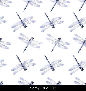 Ein schlichtes Muster mit Libellen in einem zarten Aquarellstil, ein leichtes und elegantes Design auf weißem Hintergrund. Stockfoto