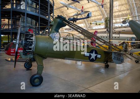 Chantilly, VA – 24. Juni: Olivfarbene, braune Autogyro mit Rotormast und Propeller im Steven F. Udvar-Hazy Center in Chantilly, Virginia. Stockfoto
