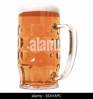Vintage aussehende große deutsche Bierkrug Bierkrug Tankard Glas, halber Liter, ein Pint dunkles Bier - isoliert auf weißem Hintergrund Stockfoto
