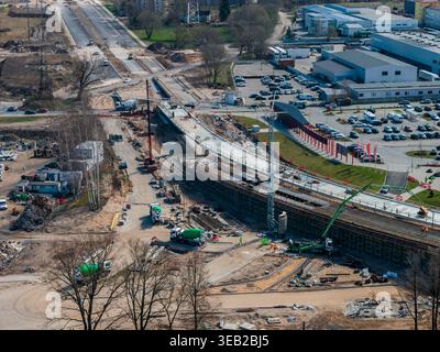 Luftaufnahme des Bauwerks der südlichen Brücke Phase 4 in Riga, Lettland Stockfoto