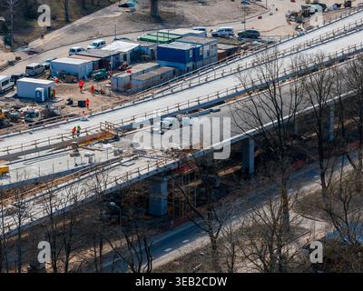 Luftaufnahme der südlichen Brücke, Bauphase 4 in Riga, Lettland Stockfoto