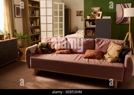 Modernes Studio-Apartment Mit Gemütlichem Wohnbereich Stockfoto