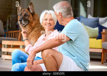 Happy, Haustiere, Schäferhund, älteres Paar, Happies, Haustier, Schäferhunde, ältere Paare Stockfoto