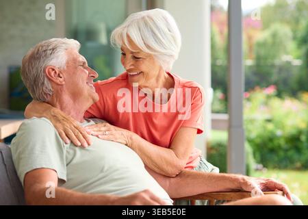 Glückliches, älteres Paar, glückliches, ältere Paare Stockfoto
