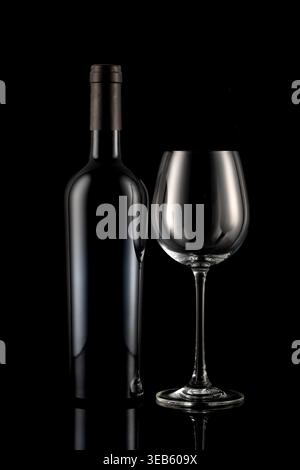 Weinglas, Weinflasche, Glasgeschirr, Weinflaschen Stockfoto