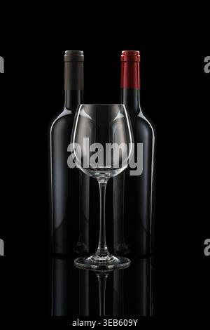 Weinglas, Weinflasche, Rotwein, Glasware, Weinflaschen, Rotweine Stockfoto