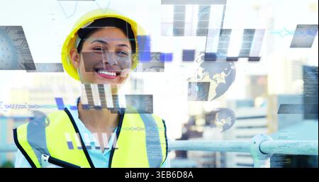 Inspektion auf dem Dach des Ingenieurs mit gelbem Schutzhelm und Neonweste, die ein Tablet mit HUD-Überzügen hält Stockfoto