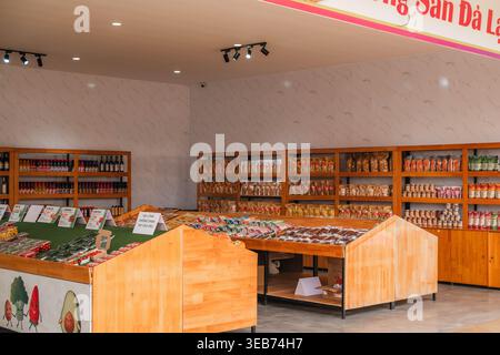 Modernes Lebensmittelgeschäft mit lokalen Produkten Stockfoto