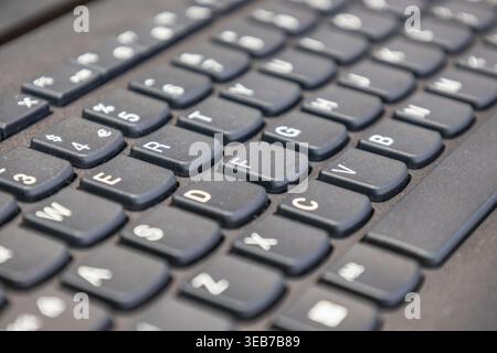 Nahaufnahme einer modernen schwarzen Laptop-Tastatur Stockfoto