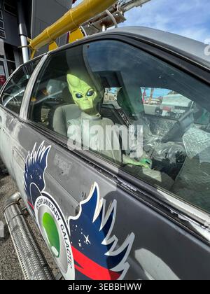 Alien Fresh Jerky ROAD ATTRACTION, Alien Show 8. Juni 2021 in Baker California. Foto: Jennifer Graylock-Alamy 917-519-7666 Stockfoto