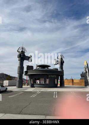Alien Fresh Jerky ROAD ATTRACTION, Alien Show 8. Juni 2021 in Baker California. Foto: Jennifer Graylock-Alamy 917-519-7666 Stockfoto