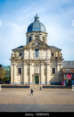 Gent, Belgien, 6. April 2026: Blick auf die Kirche unserer Lieben Frau von St. Peter in der Abtei St. Peter in Gent, Belgien, ehemalige Benediktinerabtei in Gent, BE Stockfoto