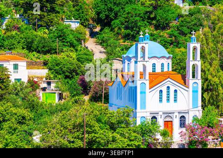 St. Anargyri Anargyroi Kirche für die christlichen Zwillinge Cosmas und Damian in Karavostamo, Ikaria griechisches Fischerdorf Stadtbild Stockfoto