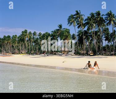Philippinen. Boracay. White Beach Szene. Junges Paar. Stockfoto