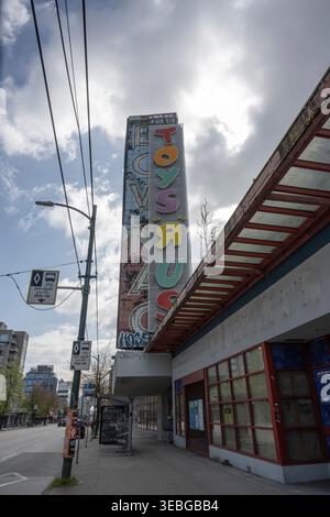 BowMac Toys R US unterzeichnen auf dem West Broadway in Vancouver, British Columbia, Kanada Stockfoto