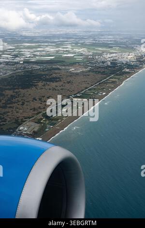 ANTALYA, TÜRKEI - 23.03.2026: Aus der Vogelperspektive von Pobeda Airlines Boeing 737-800. Stockfoto