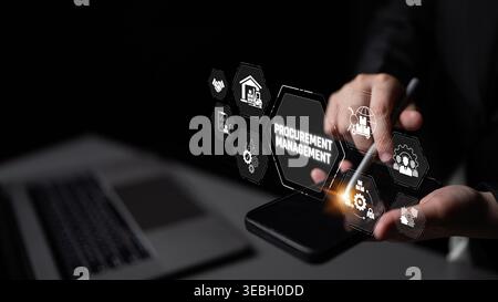 Hands in Business-Kleidung Verwalten von Beschaffungsprozessen mit digitalen Tools und Symbolen im professionellen Dunkeln-Setting Sigmoid Stockfoto