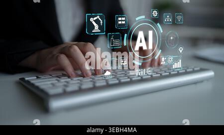 Nahaufnahme der Hände, die auf der Tastatur tippen, mit frei beweglichen Symbolen, die die Konzepte der Technologie künstlicher Intelligenz und Datenanalyse im modernen Büro darstellen Stockfoto