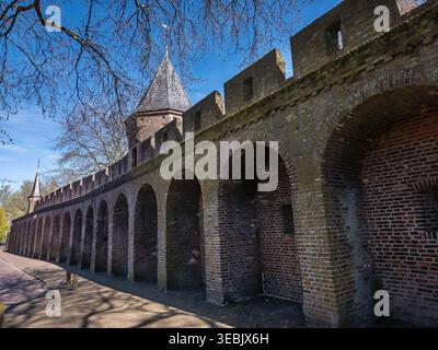 Amersfoort Mittelalterliche Stadtmauer Inneres Gesicht Ziegelbögen Watch Tower Zrenellations Niederlande Utrecht Frühling Stockfoto