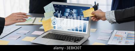 Business Data Dashboard bietet Business Intelligence-Analysen für die Planung von Marketingstrategien, mit Big Data, um Kundenanforderungen und zu analysieren Stockfoto