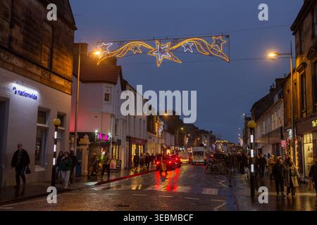 Market Street mit Weihnachtsdekoration, St. Andrews, Fife, Schottland Stockfoto