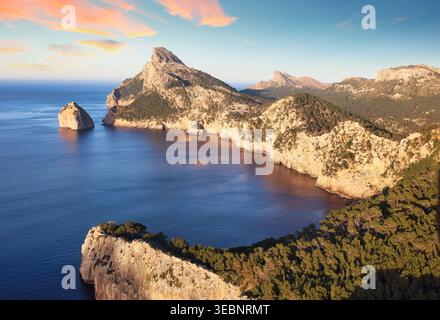 Aussichtspunkt es Colomer, Halbinsel Formentor, Bucht von Pollensa, Comarca Sierra de Tramuntana, Mittelmeer, Mallorca, Islas Baleares, Spanien, Europa Stockfoto