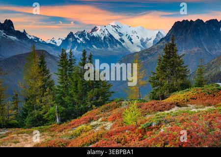 Mont Blanc bei Sonnenaufgang in Savoyen, Frankreich Stockfoto
