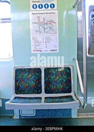 Sondersitz, in Wagen, Zug, Bahnhof, Hauptstadt, Sao Paulo, Brasilien. Stockfoto