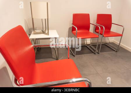 Moderne Rote Stühle Stockfoto