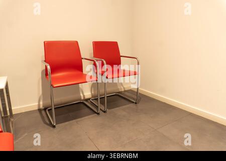 Moderne Rote Stühle Stockfoto