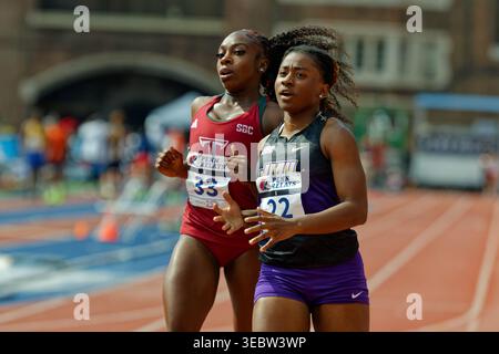 Rachel Whyte Troy und Kyndal Turner James Madison, nachdem sie während der 130. Penn Relays im Franklin Field am Freitag, den 24. April 2026, in Philadelphia den zweiten Hit des College Women's 100 m absolviert hatten. (Jeff Scudder/Bild des Sports) Stockfoto