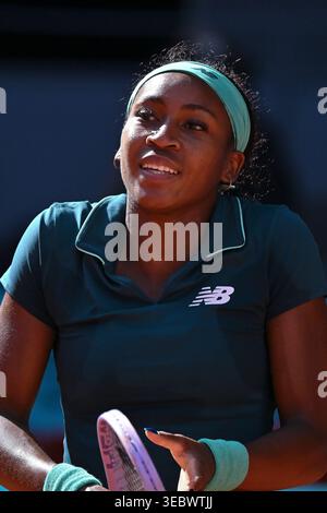 Madrid, Spanien. April 2026. Coco Gauff aus den Vereinigten Staaten gegen Linda Noskova aus Tschechien während des Mutua Madrid Open Frauenspiels 2026 am 8. Tag in La Caja Magica Credit: SOPA Images Limited/Alamy Live News Stockfoto