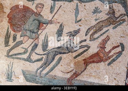 Hunde jagen einen Fuchs, römische Villa von Casale, Piazza Armerina, Sizilien, Italien, Europa Stockfoto