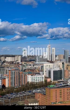Die Skyline des Stadtzentrums von Leeds, Blick vom South Bank. Einschließlich White Rose View, Arena Point, Leeds höchstes Gebäude. Stockfoto