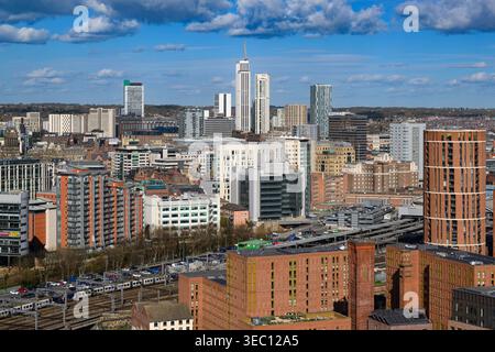 Die Skyline des Stadtzentrums von Leeds, Blick vom South Bank. Einschließlich White Rose View, Arena Point, Leeds höchstes Gebäude. Mit Tower arbeitet im Vordergrund. Stockfoto