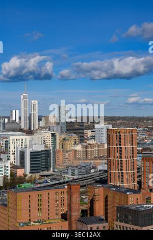 Die Skyline des Stadtzentrums von Leeds, Blick vom South Bank. Einschließlich White Rose View, Arena Point, Leeds höchstes Gebäude. Mit Tower arbeitet im Vordergrund. Stockfoto